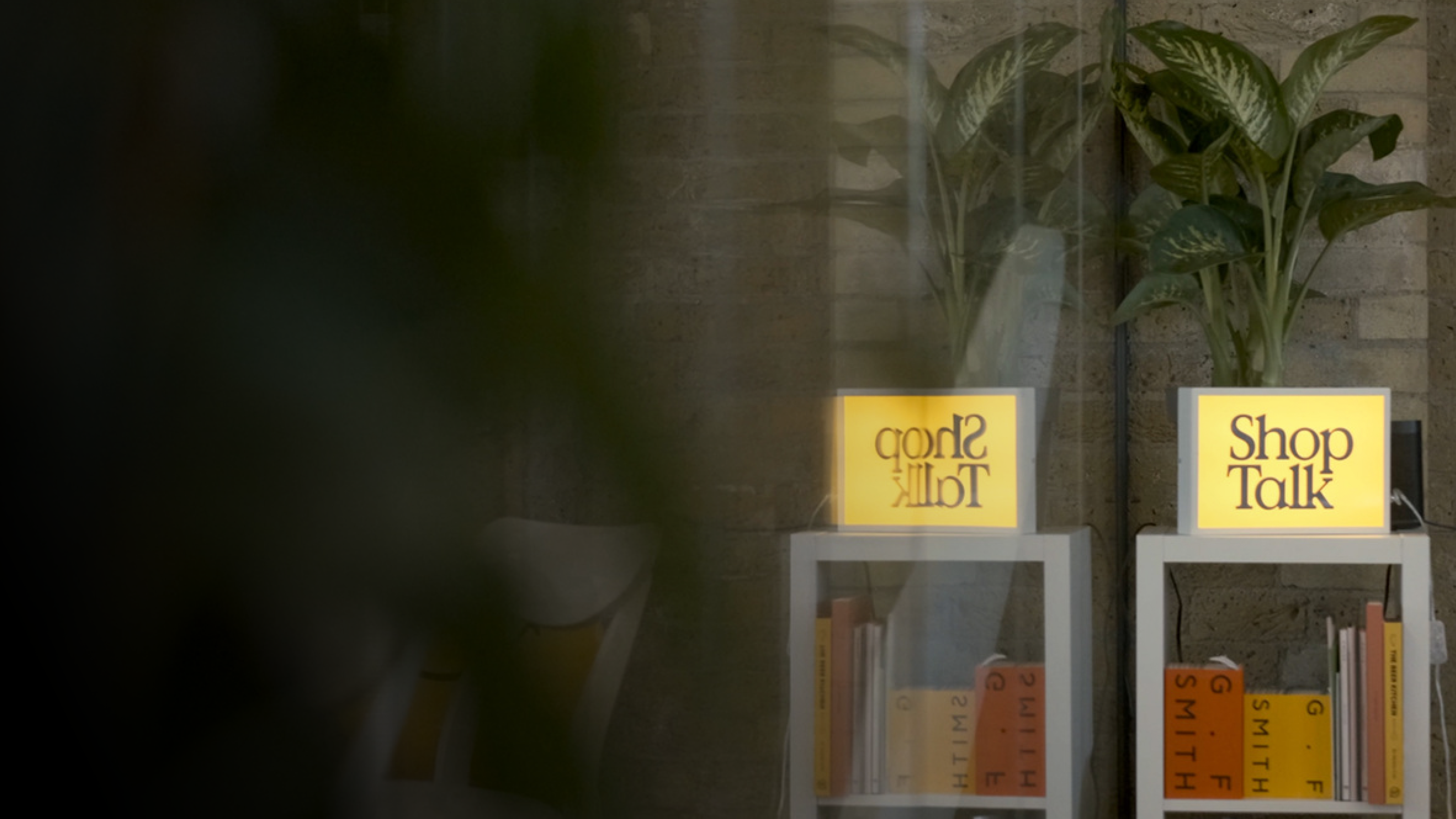 Shoptalk sign   homepage carousel Dark